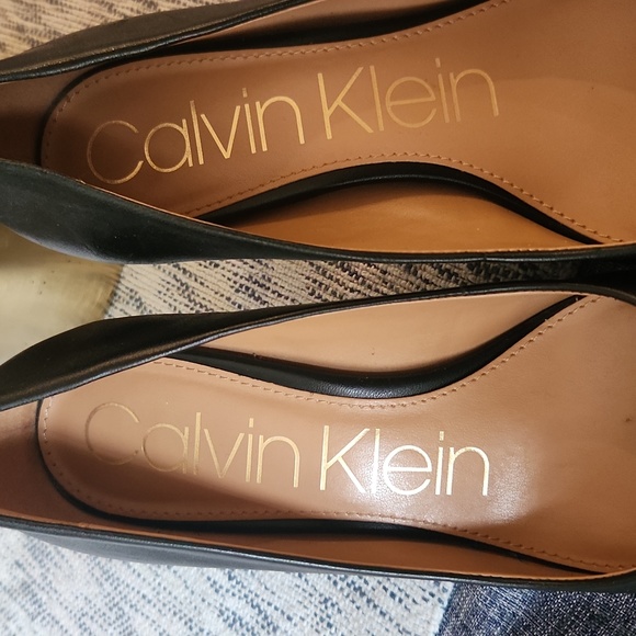 Calvin Klein womens size 8.5 black leather heels - Picture 2 of 4
